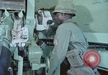 Standbild M108 howitzer United States USA, 1965, aus Sekunde 60 historischem Filmmaterial Videoclip 65675023975