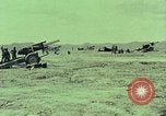 Image M114A1 obusier remorqué United States USA, 1965, de la seconde 12 séquences d'archives historiques vidéo 65675023976