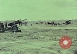 Image M114A1 obusier remorqué United States USA, 1965, de la seconde 17 séquences d'archives historiques vidéo 65675023976