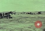Image M114A1 obusier remorqué United States USA, 1965, de la seconde 19 séquences d'archives historiques vidéo 65675023976