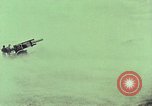 Image M114A1 obusier remorqué United States USA, 1965, de la seconde 21 séquences d'archives historiques vidéo 65675023976