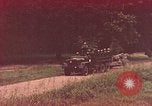 Image M114A1 obusier remorqué United States USA, 1965, de la seconde 30 séquences d'archives historiques vidéo 65675023976