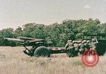Image M114A1 obusier remorqué United States USA, 1965, de la seconde 39 séquences d'archives historiques vidéo 65675023976