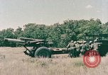 Image M114A1 obusier remorqué United States USA, 1965, de la seconde 40 séquences d'archives historiques vidéo 65675023976