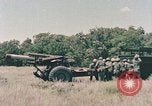 Image M114A1 obusier remorqué United States USA, 1965, de la seconde 43 séquences d'archives historiques vidéo 65675023976