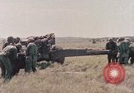 Image M114A1 obusier remorqué United States USA, 1965, de la seconde 50 séquences d'archives historiques vidéo 65675023976