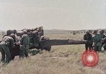 Image M114A1 obusier remorqué United States USA, 1965, de la seconde 51 séquences d'archives historiques vidéo 65675023976