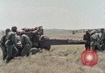 Image M114A1 obusier remorqué United States USA, 1965, de la seconde 53 séquences d'archives historiques vidéo 65675023976