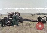 Image M114A1 obusier remorqué United States USA, 1965, de la seconde 54 séquences d'archives historiques vidéo 65675023976