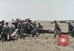 Image M114A1 obusier remorqué United States USA, 1965, de la seconde 57 séquences d'archives historiques vidéo 65675023976