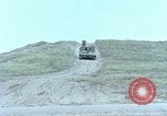 Standbild M108 self-propelled howitzer United States USA, 1965, aus Sekunde 8 historischem Filmmaterial Videoclip 65675023977