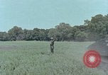 Standbild M108 self-propelled howitzer United States USA, 1965, aus Sekunde 16 historischem Filmmaterial Videoclip 65675023977