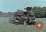 Standbild M108 self-propelled howitzer United States USA, 1965, aus Sekunde 23 historischem Filmmaterial Videoclip 65675023977