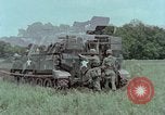 Standbild M108 self-propelled howitzer United States USA, 1965, aus Sekunde 27 historischem Filmmaterial Videoclip 65675023977