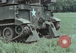 Standbild M108 self-propelled howitzer United States USA, 1965, aus Sekunde 35 historischem Filmmaterial Videoclip 65675023977