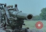 Standbild M115 howitzer United States USA, 1965, aus Sekunde 20 historischem Filmmaterial Videoclip 65675023978