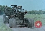 Standbild M115 howitzer United States USA, 1965, aus Sekunde 22 historischem Filmmaterial Videoclip 65675023978