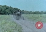 Standbild M115 howitzer United States USA, 1965, aus Sekunde 26 historischem Filmmaterial Videoclip 65675023978