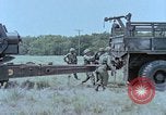 Standbild M115 howitzer United States USA, 1965, aus Sekunde 40 historischem Filmmaterial Videoclip 65675023978