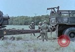Standbild M115 howitzer United States USA, 1965, aus Sekunde 41 historischem Filmmaterial Videoclip 65675023978
