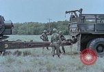 Standbild M115 howitzer United States USA, 1965, aus Sekunde 46 historischem Filmmaterial Videoclip 65675023978