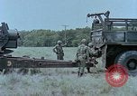 Standbild M115 howitzer United States USA, 1965, aus Sekunde 49 historischem Filmmaterial Videoclip 65675023978