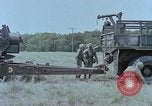 Standbild M115 howitzer United States USA, 1965, aus Sekunde 55 historischem Filmmaterial Videoclip 65675023978