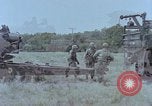 Standbild M115 howitzer United States USA, 1965, aus Sekunde 57 historischem Filmmaterial Videoclip 65675023978