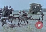 Standbild M115 howitzer United States USA, 1965, aus Sekunde 61 historischem Filmmaterial Videoclip 65675023978
