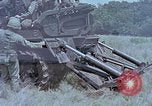 Standbild M107selbstfahrende gun United States USA, 1965, aus Sekunde 28 historischem Filmmaterial Videoclip 65675023980