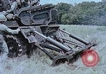 Standbild M107selbstfahrende gun United States USA, 1965, aus Sekunde 34 historischem Filmmaterial Videoclip 65675023980