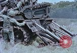 Standbild M107selbstfahrende gun United States USA, 1965, aus Sekunde 37 historischem Filmmaterial Videoclip 65675023980