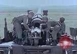 Standbild M107selbstfahrende gun United States USA, 1965, aus Sekunde 55 historischem Filmmaterial Videoclip 65675023980