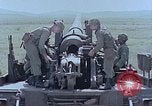 Standbild M107selbstfahrende gun United States USA, 1965, aus Sekunde 56 historischem Filmmaterial Videoclip 65675023980