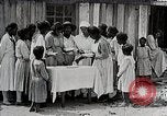 Image Negro students learning de semer des plantes et construire une remise Alabama United States USA, 1921, de la seconde 39 séquences d'archives historiques vidéo 65675023995