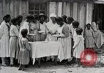 Image Negro students learning de semer des plantes et construire une remise Alabama United States USA, 1921, de la seconde 40 séquences d'archives historiques vidéo 65675023995