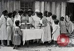 Image Negro students learning de semer des plantes et construire une remise Alabama United States USA, 1921, de la seconde 42 séquences d'archives historiques vidéo 65675023995