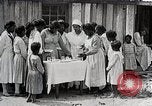 Image Negro students learning de semer des plantes et construire une remise Alabama United States USA, 1921, de la seconde 43 séquences d'archives historiques vidéo 65675023995