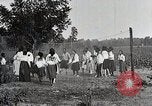Image African American les élèves apprennent à partir de l'école Mobile Tuskegee Alabama United States USA, 1921, de la seconde 53 séquences d'archives historiques vidéo 65675023996