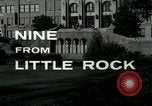 Standbild Integration aller-weiße High School von 9 schwarze Studenten Little Rock Arkansas United States USA, 1957, aus Sekunde 17 historischem Filmmaterial Videoclip 65675024010