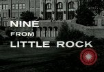 Standbild Integration aller-weiße High School von 9 schwarze Studenten Little Rock Arkansas United States USA, 1957, aus Sekunde 18 historischem Filmmaterial Videoclip 65675024010