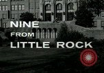 Standbild Integration aller-weiße High School von 9 schwarze Studenten Little Rock Arkansas United States USA, 1957, aus Sekunde 20 historischem Filmmaterial Videoclip 65675024010
