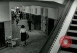 Standbild Elizabeth Eckford der "Little Rock Nine"an zentralen State College Wilberforce Ohio United States USA, 1964, aus Sekunde 6 historischem Filmmaterial Videoclip 65675024012