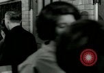 Standbild Elizabeth Eckford der "Little Rock Nine"an zentralen State College Wilberforce Ohio United States USA, 1964, aus Sekunde 16 historischem Filmmaterial Videoclip 65675024012
