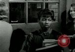 Standbild Elizabeth Eckford der "Little Rock Nine"an zentralen State College Wilberforce Ohio United States USA, 1964, aus Sekunde 24 historischem Filmmaterial Videoclip 65675024012