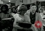 Standbild Elizabeth Eckford der "Little Rock Nine"an zentralen State College Wilberforce Ohio United States USA, 1964, aus Sekunde 27 historischem Filmmaterial Videoclip 65675024012