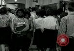 Standbild Elizabeth Eckford der "Little Rock Nine"an zentralen State College Wilberforce Ohio United States USA, 1964, aus Sekunde 35 historischem Filmmaterial Videoclip 65675024012