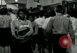 Standbild Elizabeth Eckford der "Little Rock Nine"an zentralen State College Wilberforce Ohio United States USA, 1964, aus Sekunde 36 historischem Filmmaterial Videoclip 65675024012