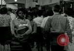 Standbild Elizabeth Eckford der "Little Rock Nine"an zentralen State College Wilberforce Ohio United States USA, 1964, aus Sekunde 37 historischem Filmmaterial Videoclip 65675024012
