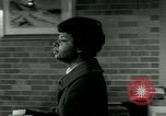 Standbild Elizabeth Eckford der "Little Rock Nine"an zentralen State College Wilberforce Ohio United States USA, 1964, aus Sekunde 40 historischem Filmmaterial Videoclip 65675024012